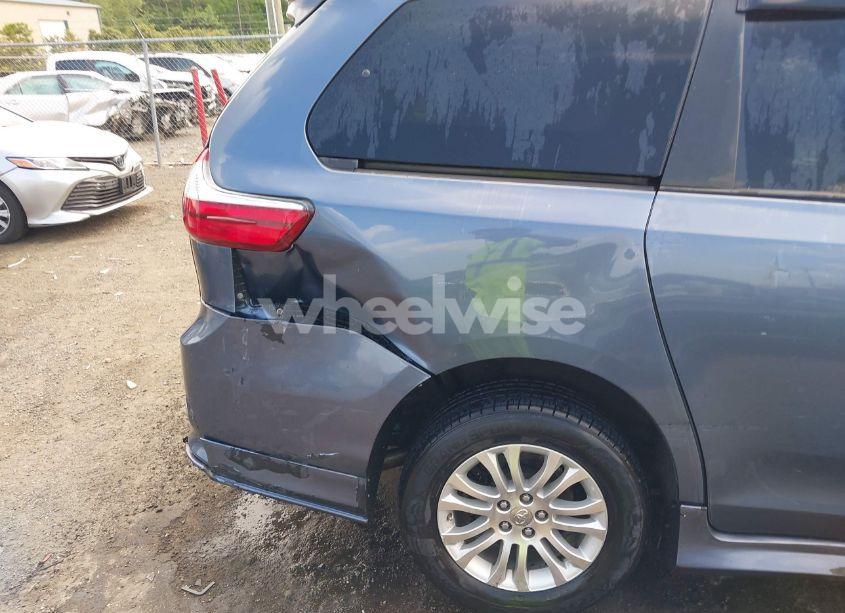 Photo 19 of 2016 Toyota Sienna XLE 8 PASSENGER (VIN 5TDYK3DC2GS739042)