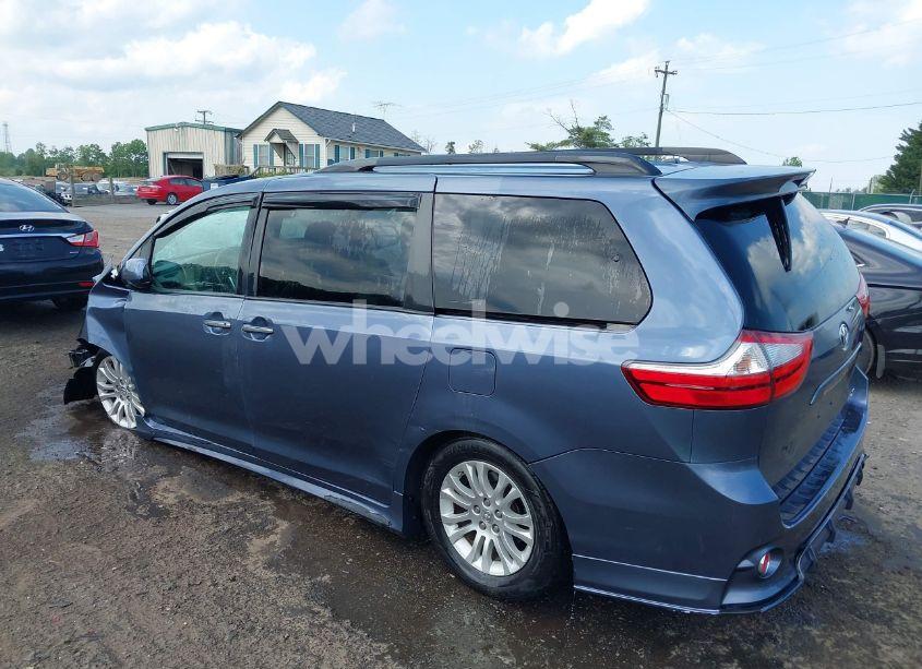 Photo 3 of 2016 Toyota Sienna XLE 8 PASSENGER (VIN 5TDYK3DC2GS739042)