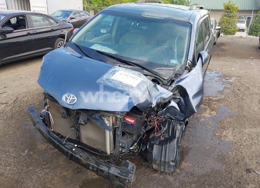 Photo 6 of 2016 Toyota Sienna XLE 8 PASSENGER (VIN 5TDYK3DC2GS739042)