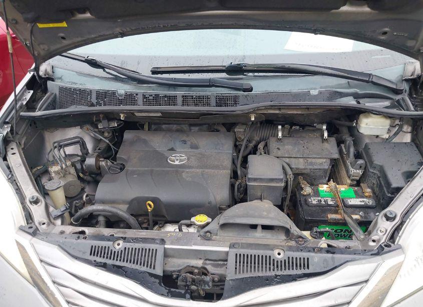 Photo 10 of 2011 Toyota Sienna XLE/LIMITED (VIN 5TDYK3DC3BS112908)