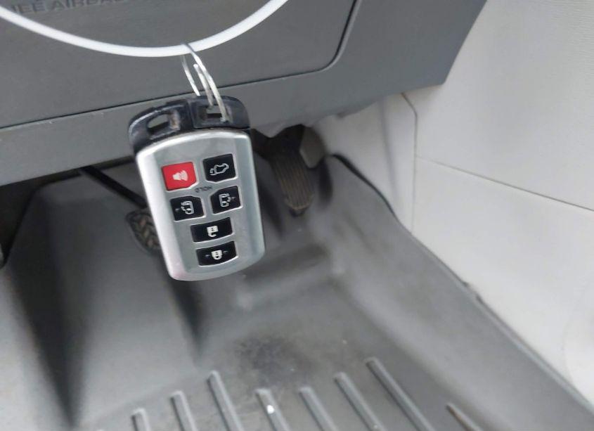 Photo 11 of 2011 Toyota Sienna XLE/LIMITED (VIN 5TDYK3DC3BS112908)