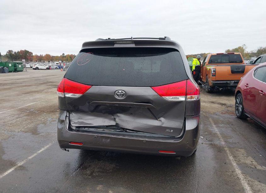 Photo 16 of 2011 Toyota Sienna XLE/LIMITED (VIN 5TDYK3DC3BS112908)