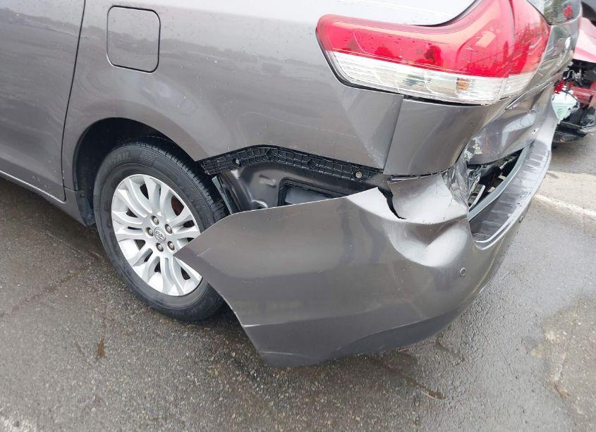 Photo 17 of 2011 Toyota Sienna XLE/LIMITED (VIN 5TDYK3DC3BS112908)