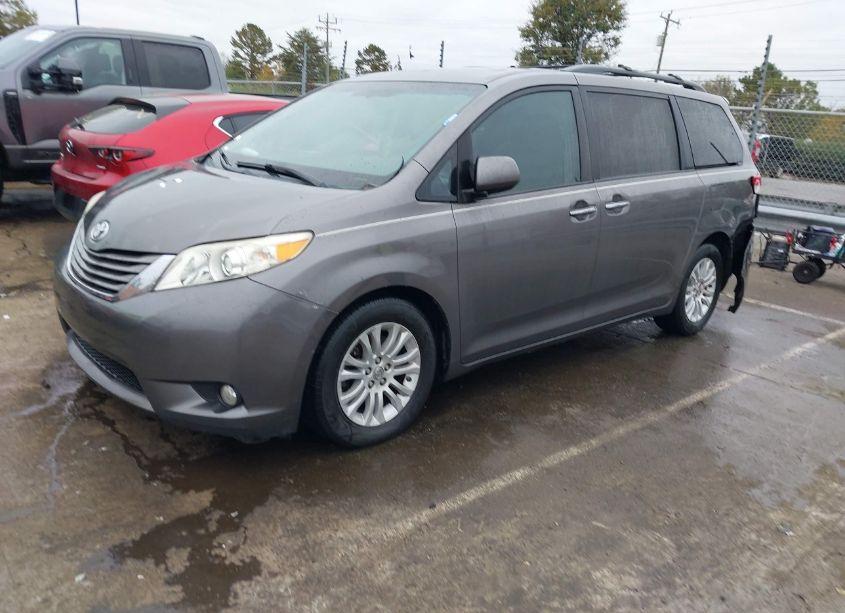 Photo 2 of 2011 Toyota Sienna XLE/LIMITED (VIN 5TDYK3DC3BS112908)