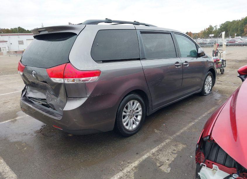 Photo 4 of 2011 Toyota Sienna XLE/LIMITED (VIN 5TDYK3DC3BS112908)