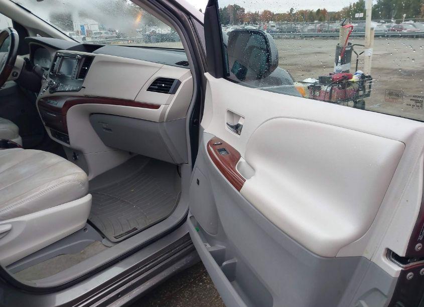 Photo 5 of 2011 Toyota Sienna XLE/LIMITED (VIN 5TDYK3DC3BS112908)