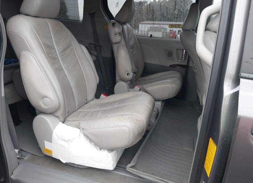 Photo 8 of 2011 Toyota Sienna XLE/LIMITED (VIN 5TDYK3DC3BS112908)