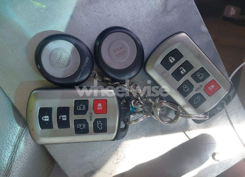 Photo 11 of 2011 Toyota Sienna XLE V6 (VIN 5TDYK3DC3BS146444)