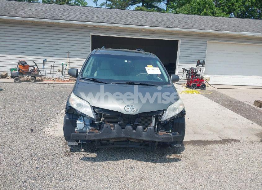 Photo 13 of 2011 Toyota Sienna XLE V6 (VIN 5TDYK3DC3BS146444)