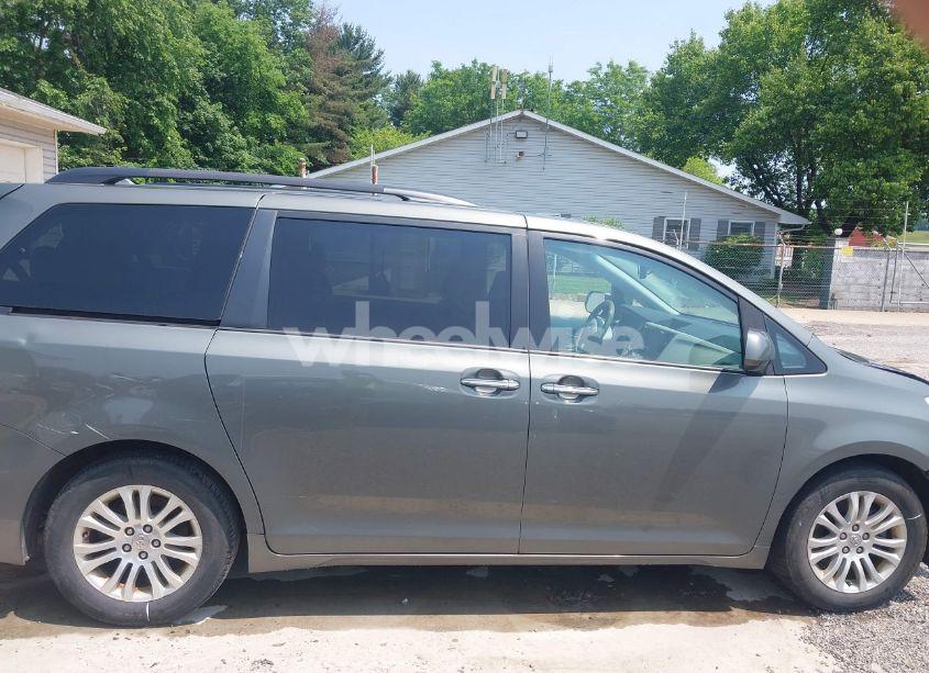 Photo 14 of 2011 Toyota Sienna XLE V6 (VIN 5TDYK3DC3BS146444)