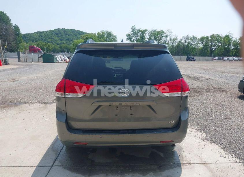 Photo 17 of 2011 Toyota Sienna XLE V6 (VIN 5TDYK3DC3BS146444)