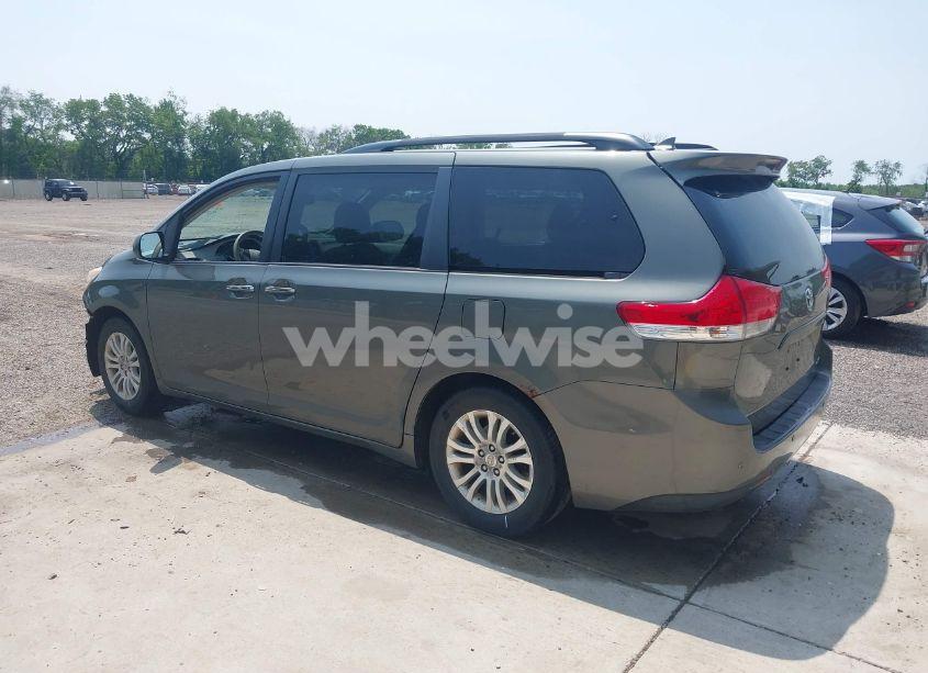 Photo 3 of 2011 Toyota Sienna XLE V6 (VIN 5TDYK3DC3BS146444)