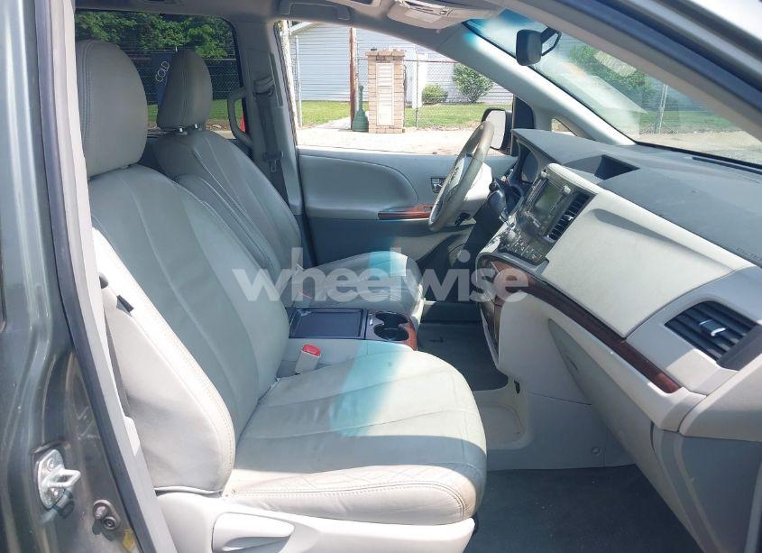 Photo 5 of 2011 Toyota Sienna XLE V6 (VIN 5TDYK3DC3BS146444)