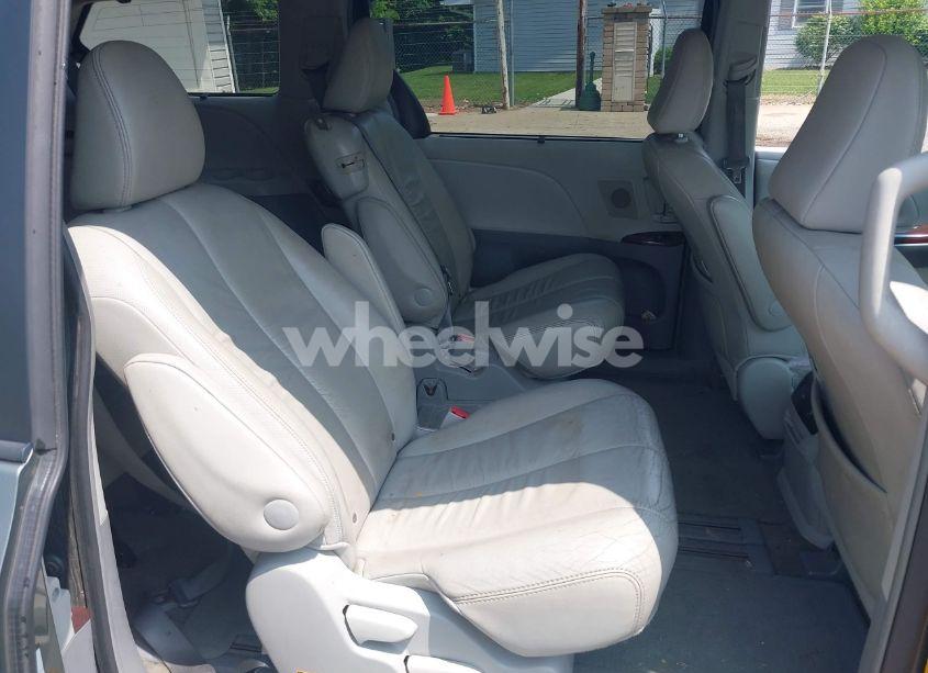 Photo 8 of 2011 Toyota Sienna XLE V6 (VIN 5TDYK3DC3BS146444)