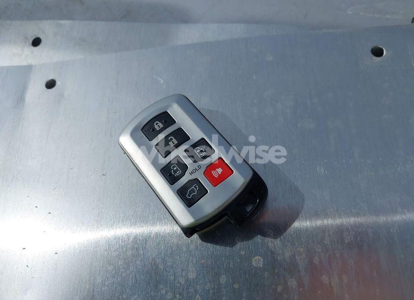 Photo 11 of 2012 Toyota Sienna XLE/LIMITED (VIN 5TDYK3DC3CS254211)