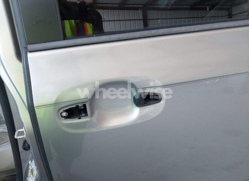 Photo 19 of 2013 Toyota Sienna XLE V6 8 PASSENGER (VIN 5TDYK3DC3DS297044)