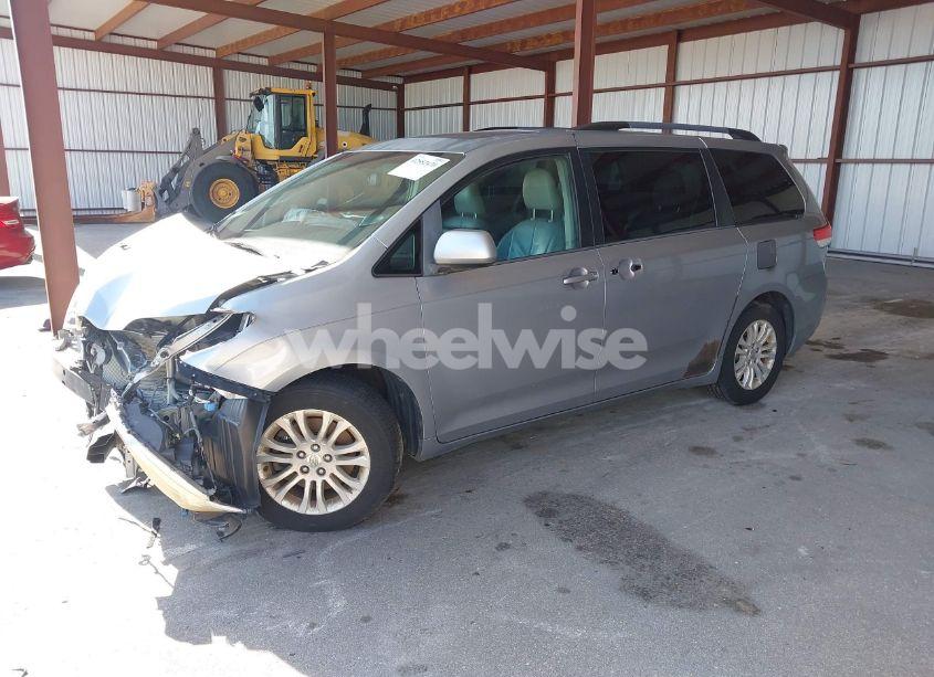 Photo 2 of 2013 Toyota Sienna XLE V6 8 PASSENGER (VIN 5TDYK3DC3DS297044)