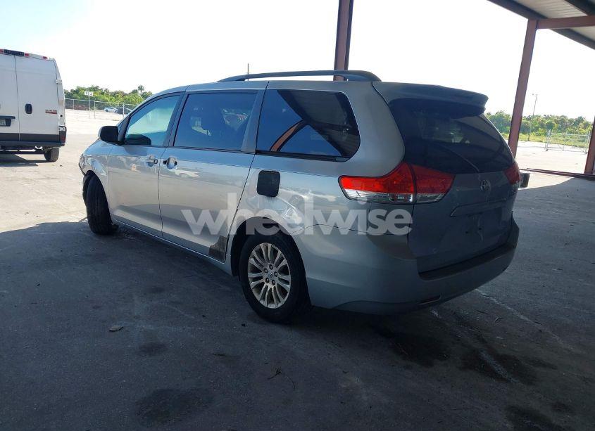 Photo 3 of 2013 Toyota Sienna XLE V6 8 PASSENGER (VIN 5TDYK3DC3DS297044)