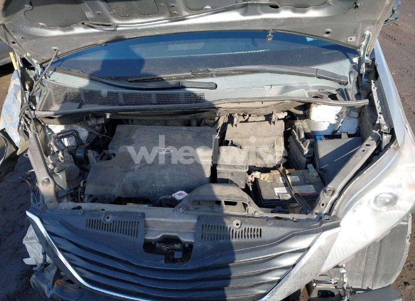 Photo 10 of 2013 Toyota Sienna XLE V6 8 PASSENGER (VIN 5TDYK3DC3DS310780)