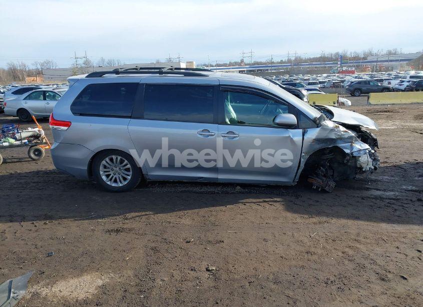 Photo 13 of 2013 Toyota Sienna XLE V6 8 PASSENGER (VIN 5TDYK3DC3DS310780)