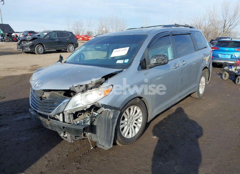 Photo 2 of 2013 Toyota Sienna XLE V6 8 PASSENGER (VIN 5TDYK3DC3DS310780)