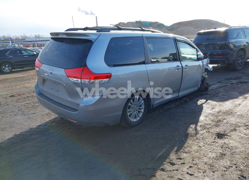 Photo 4 of 2013 Toyota Sienna XLE V6 8 PASSENGER (VIN 5TDYK3DC3DS310780)