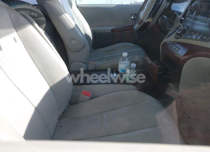 Photo 5 of 2013 Toyota Sienna XLE V6 8 PASSENGER (VIN 5TDYK3DC3DS310780)