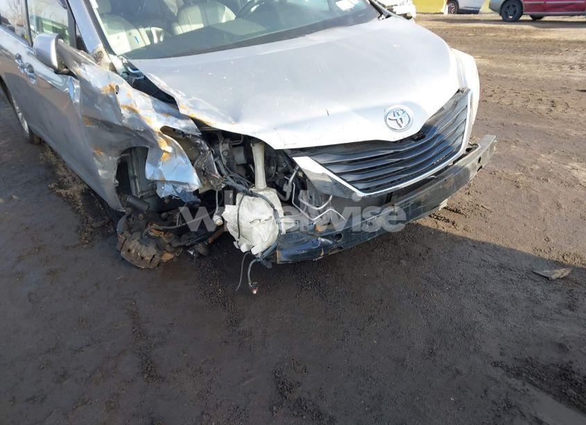 Photo 6 of 2013 Toyota Sienna XLE V6 8 PASSENGER (VIN 5TDYK3DC3DS310780)