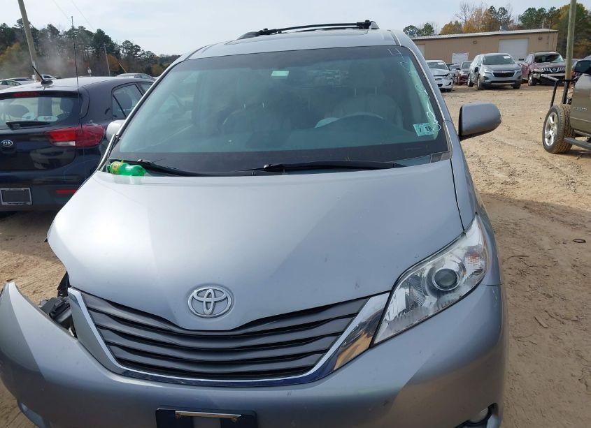 Photo 12 of 2013 Toyota Sienna XLE/LIMITED (VIN 5TDYK3DC3DS334982)