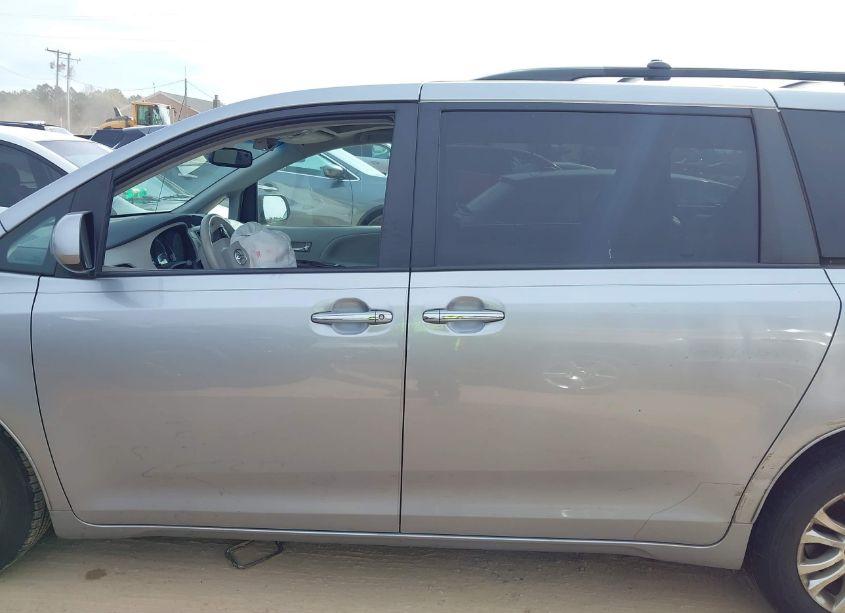 Photo 14 of 2013 Toyota Sienna XLE/LIMITED (VIN 5TDYK3DC3DS334982)