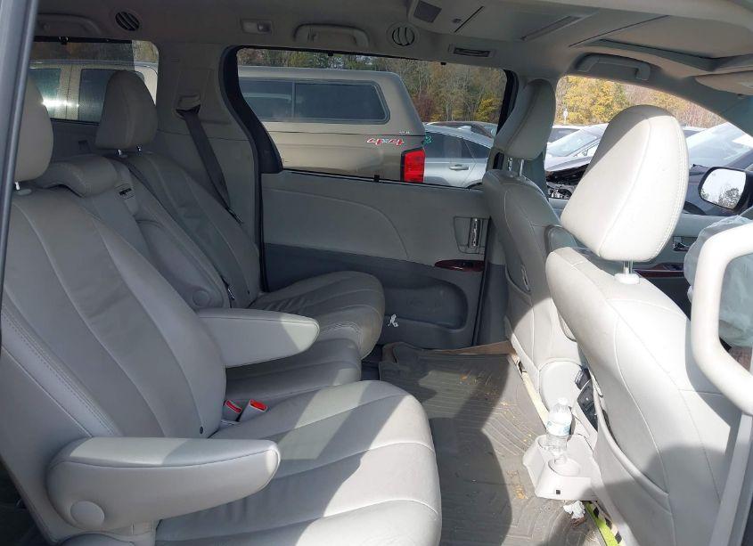 Photo 8 of 2013 Toyota Sienna XLE/LIMITED (VIN 5TDYK3DC3DS334982)