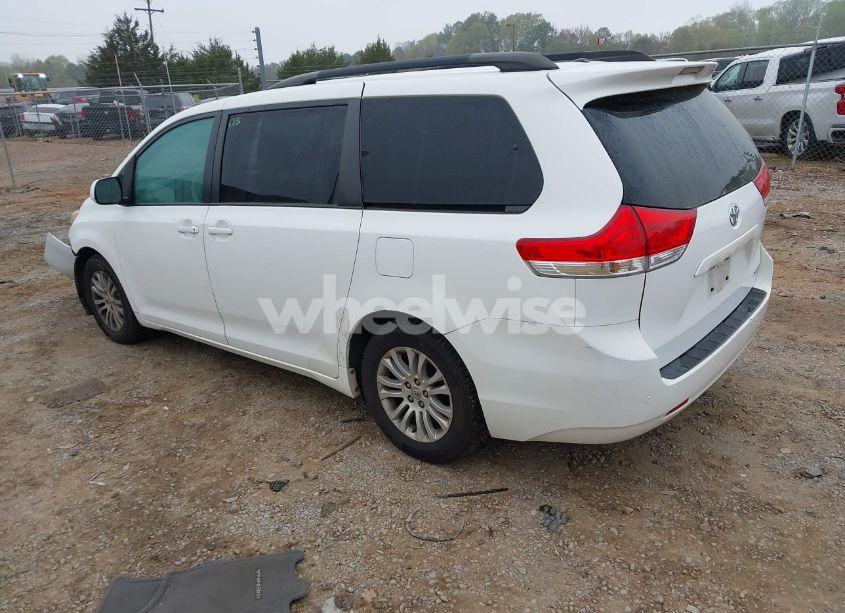 Photo 3 of 2013 Toyota Sienna XLE V6 8 PASSENGER (VIN 5TDYK3DC3DS384510)