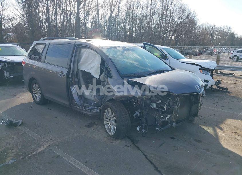 2014 Toyota Sienna XLE V6 8 PASSENGER (VIN 5TDYK3DC3ES432184) main photo