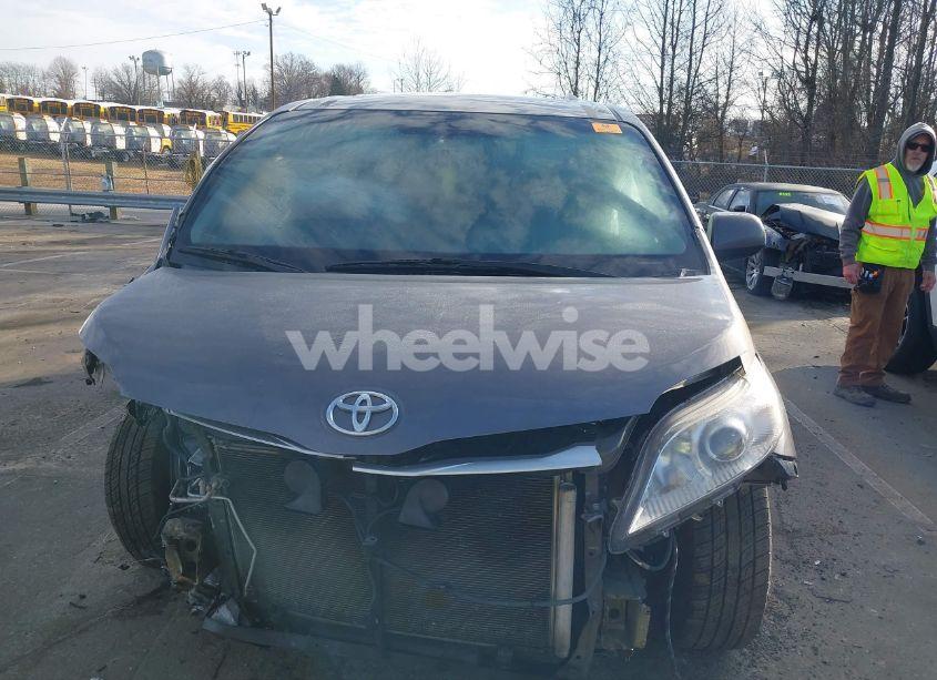 Photo 11 of 2014 Toyota Sienna XLE V6 8 PASSENGER (VIN 5TDYK3DC3ES432184)