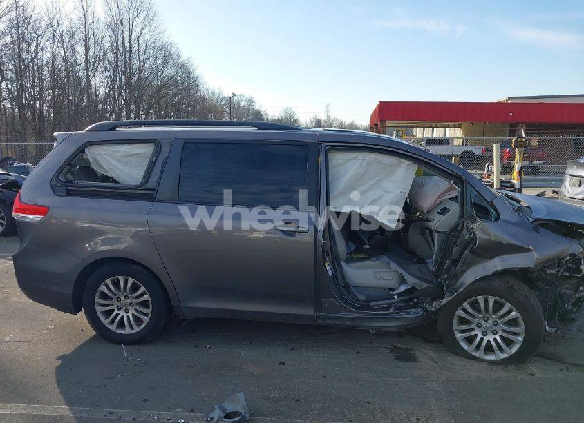 Photo 12 of 2014 Toyota Sienna XLE V6 8 PASSENGER (VIN 5TDYK3DC3ES432184)