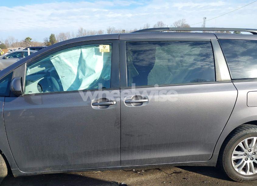 Photo 13 of 2014 Toyota Sienna XLE V6 8 PASSENGER (VIN 5TDYK3DC3ES432184)