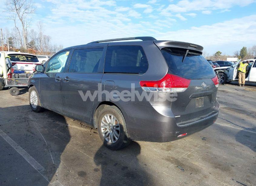 Photo 3 of 2014 Toyota Sienna XLE V6 8 PASSENGER (VIN 5TDYK3DC3ES432184)