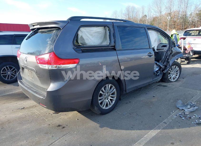 Photo 4 of 2014 Toyota Sienna XLE V6 8 PASSENGER (VIN 5TDYK3DC3ES432184)