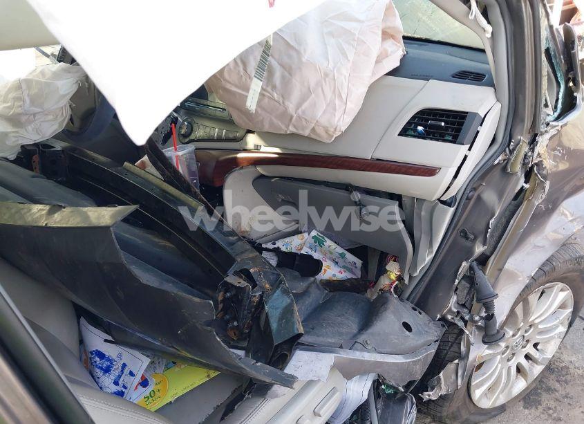 Photo 5 of 2014 Toyota Sienna XLE V6 8 PASSENGER (VIN 5TDYK3DC3ES432184)