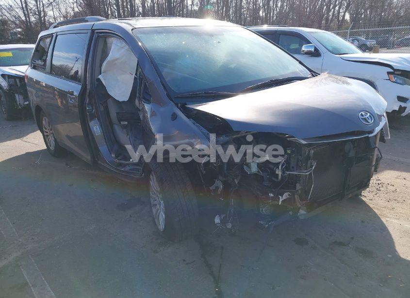 Photo 6 of 2014 Toyota Sienna XLE V6 8 PASSENGER (VIN 5TDYK3DC3ES432184)