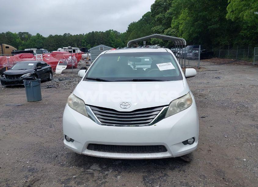 Photo 12 of 2014 Toyota Sienna XLE V6 8 PASSENGER (VIN 5TDYK3DC3ES442911)