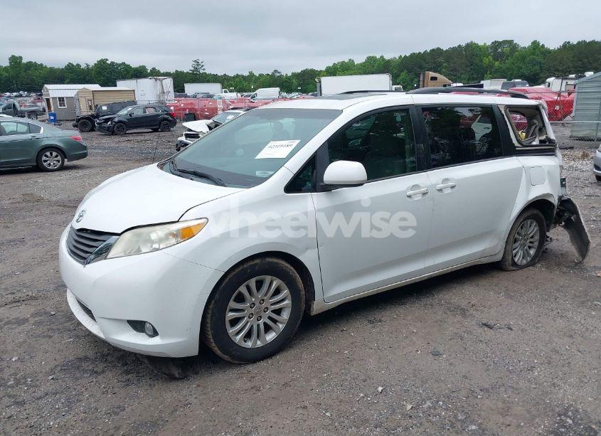 Photo 2 of 2014 Toyota Sienna XLE V6 8 PASSENGER (VIN 5TDYK3DC3ES442911)