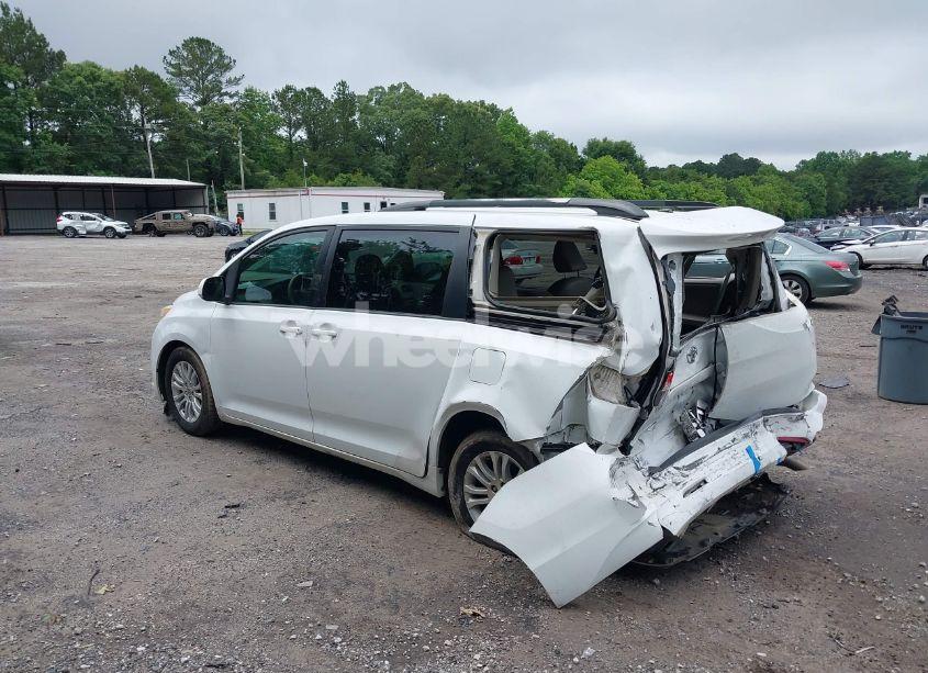 Photo 3 of 2014 Toyota Sienna XLE V6 8 PASSENGER (VIN 5TDYK3DC3ES442911)