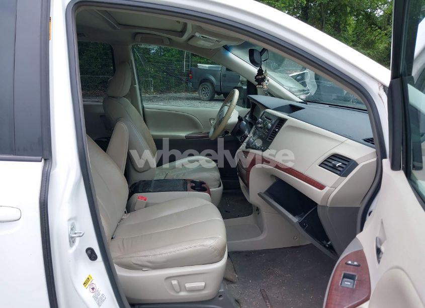 Photo 5 of 2014 Toyota Sienna XLE V6 8 PASSENGER (VIN 5TDYK3DC3ES442911)