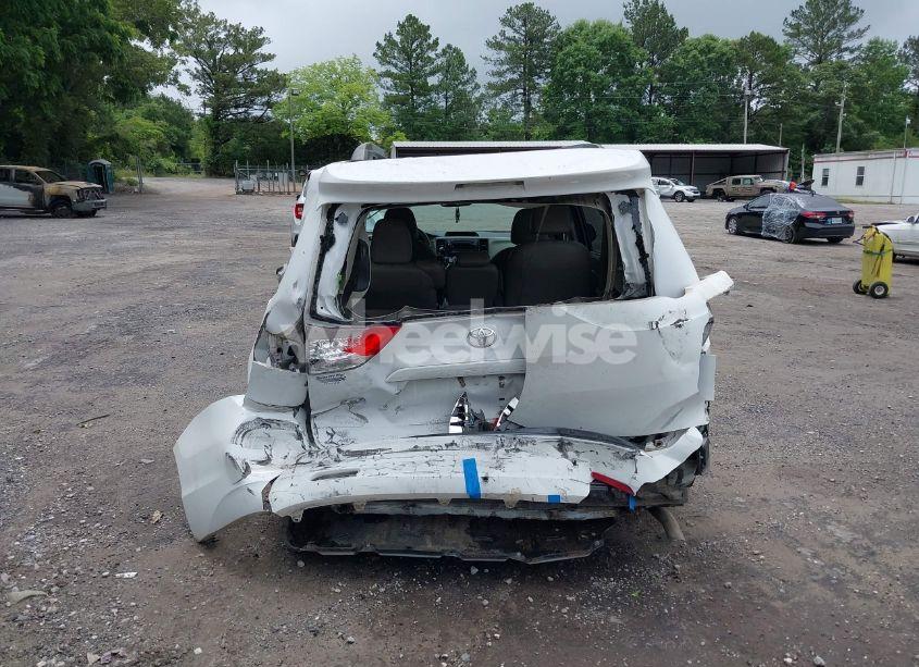 Photo 6 of 2014 Toyota Sienna XLE V6 8 PASSENGER (VIN 5TDYK3DC3ES442911)