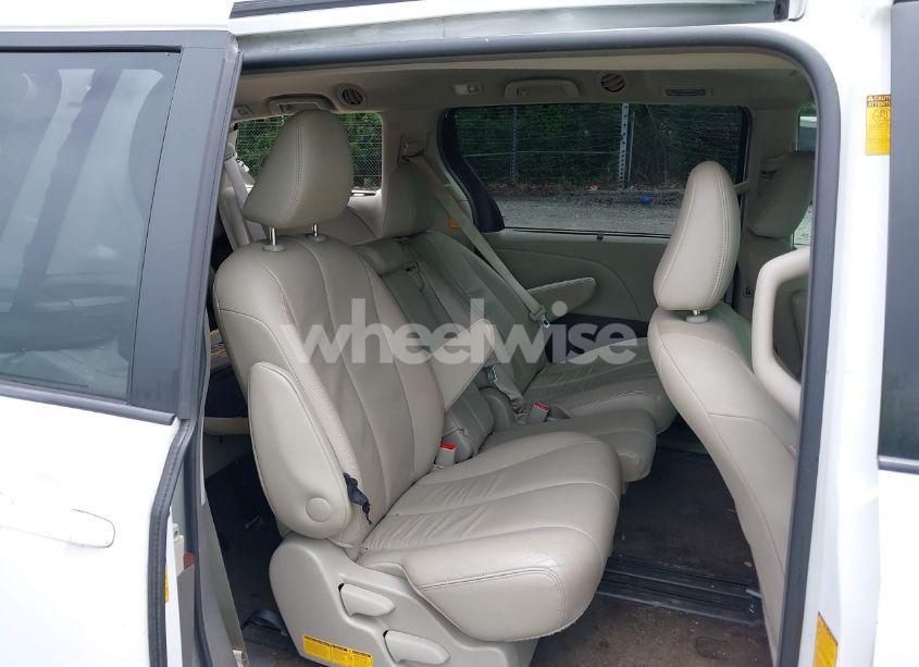 Photo 8 of 2014 Toyota Sienna XLE V6 8 PASSENGER (VIN 5TDYK3DC3ES442911)