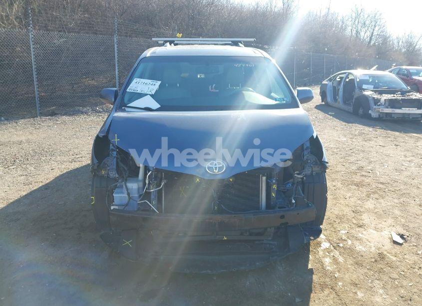 Photo 12 of 2014 Toyota Sienna XLE V6 8 PASSENGER (VIN 5TDYK3DC3ES487461)