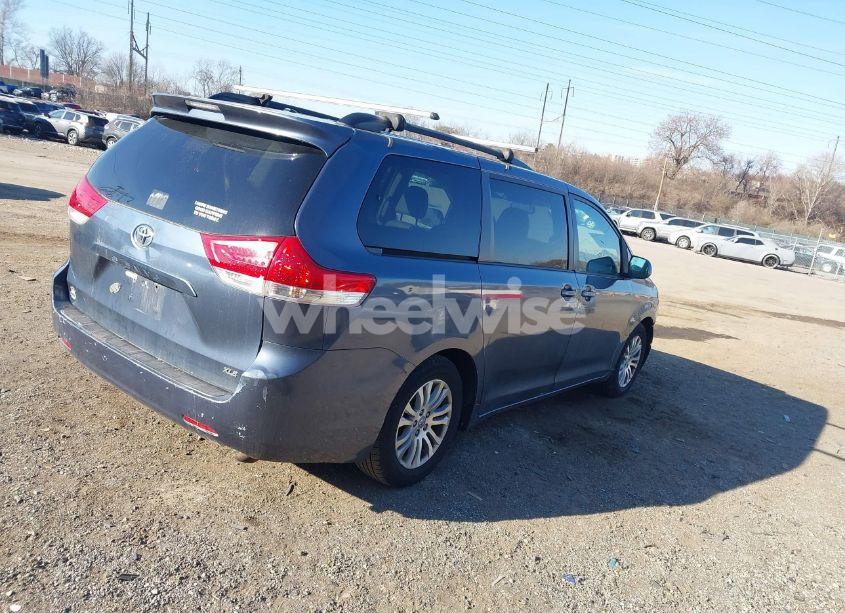 Photo 4 of 2014 Toyota Sienna XLE V6 8 PASSENGER (VIN 5TDYK3DC3ES487461)