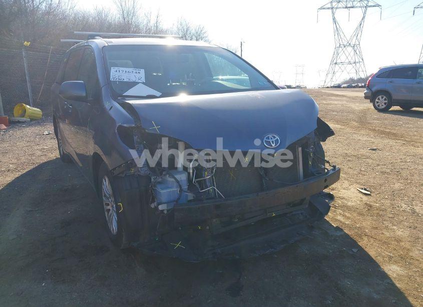 Photo 6 of 2014 Toyota Sienna XLE V6 8 PASSENGER (VIN 5TDYK3DC3ES487461)