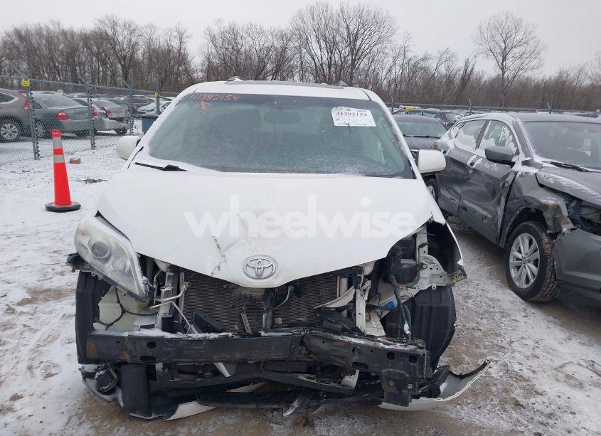 Photo 12 of 2015 Toyota Sienna XLE 8 PASSENGER (VIN 5TDYK3DC3FS535350)